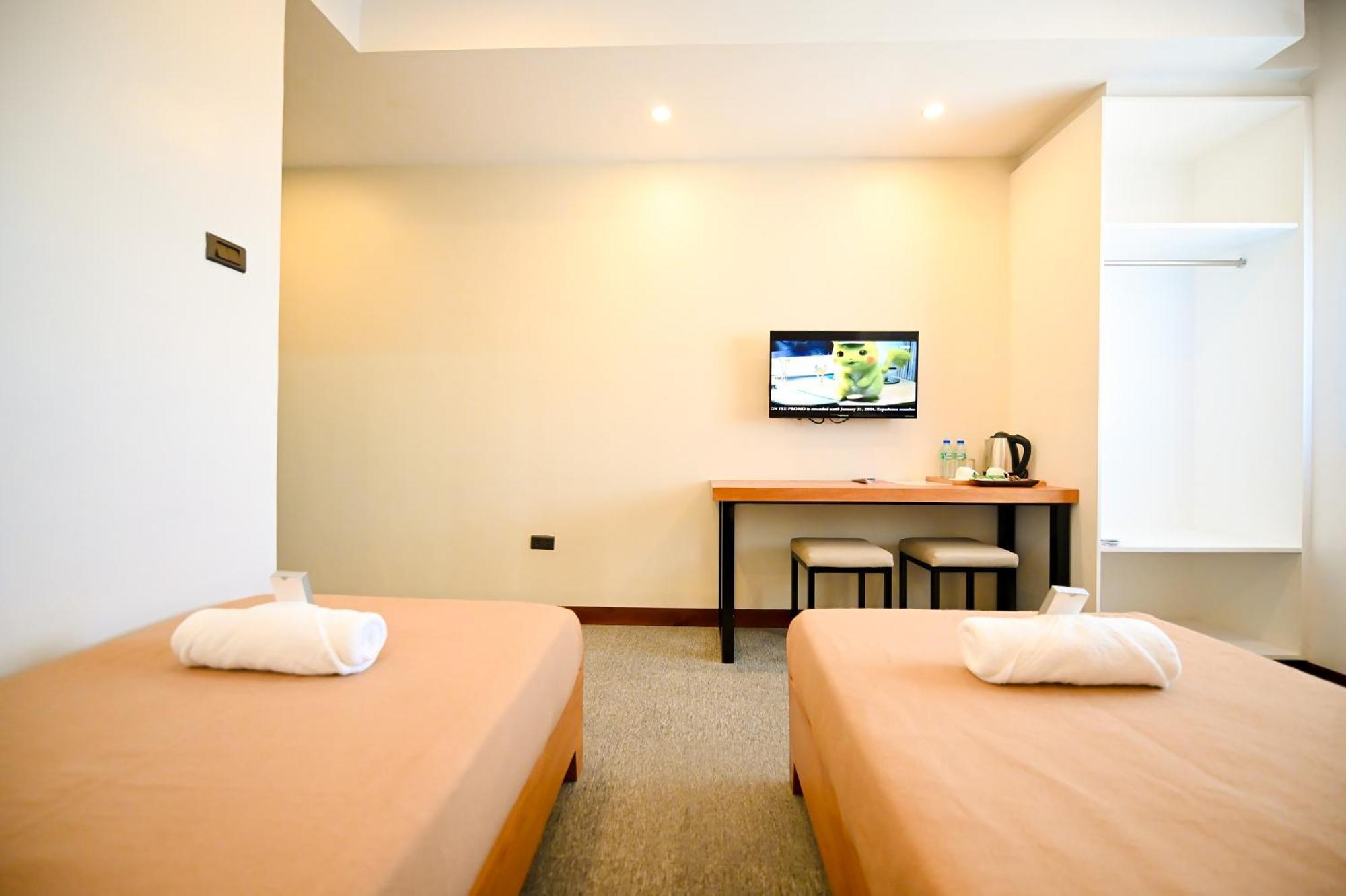 Blue Harbor Hotel Calapan Luaran gambar