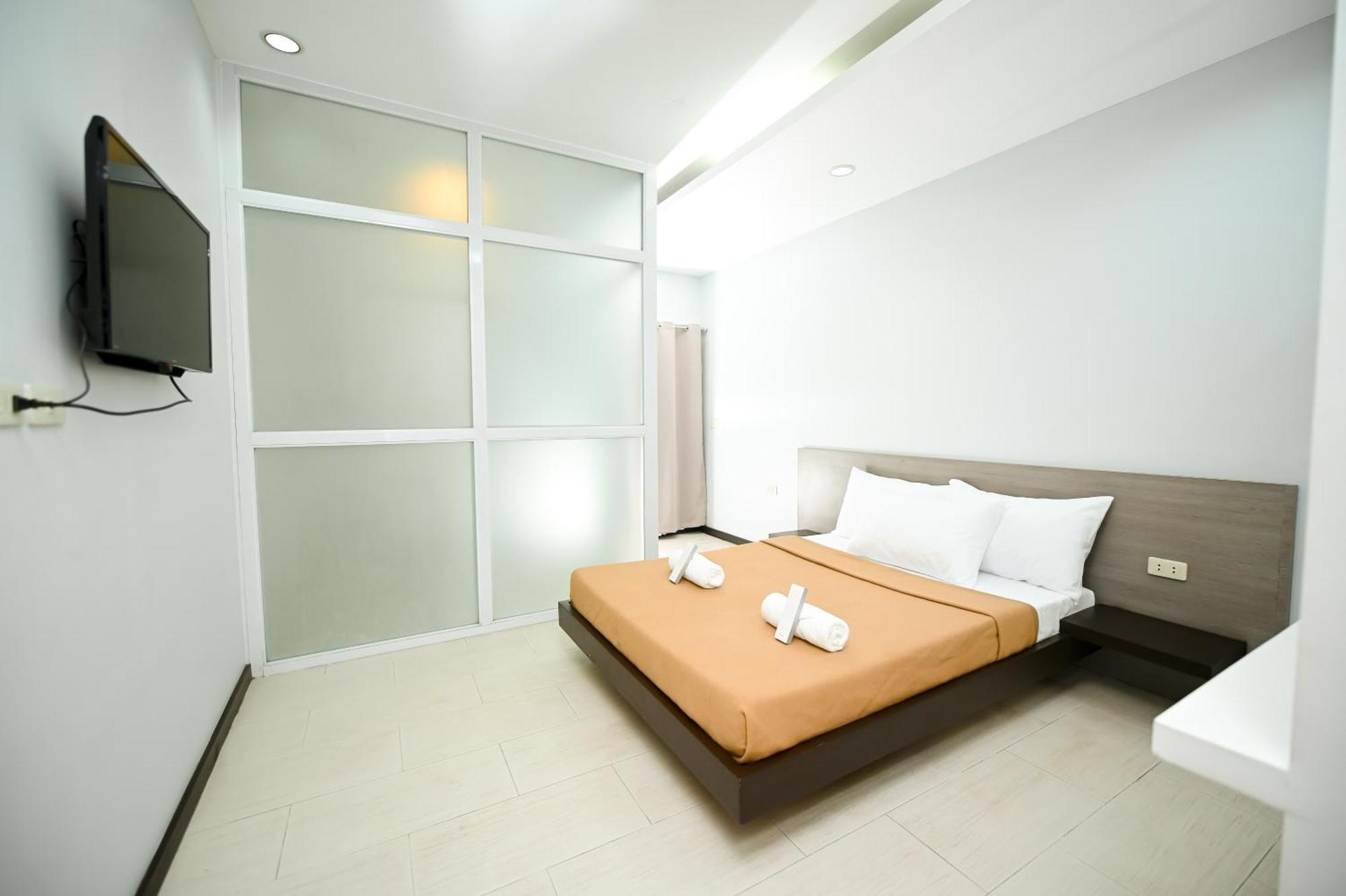 Blue Harbor Hotel Calapan Luaran gambar