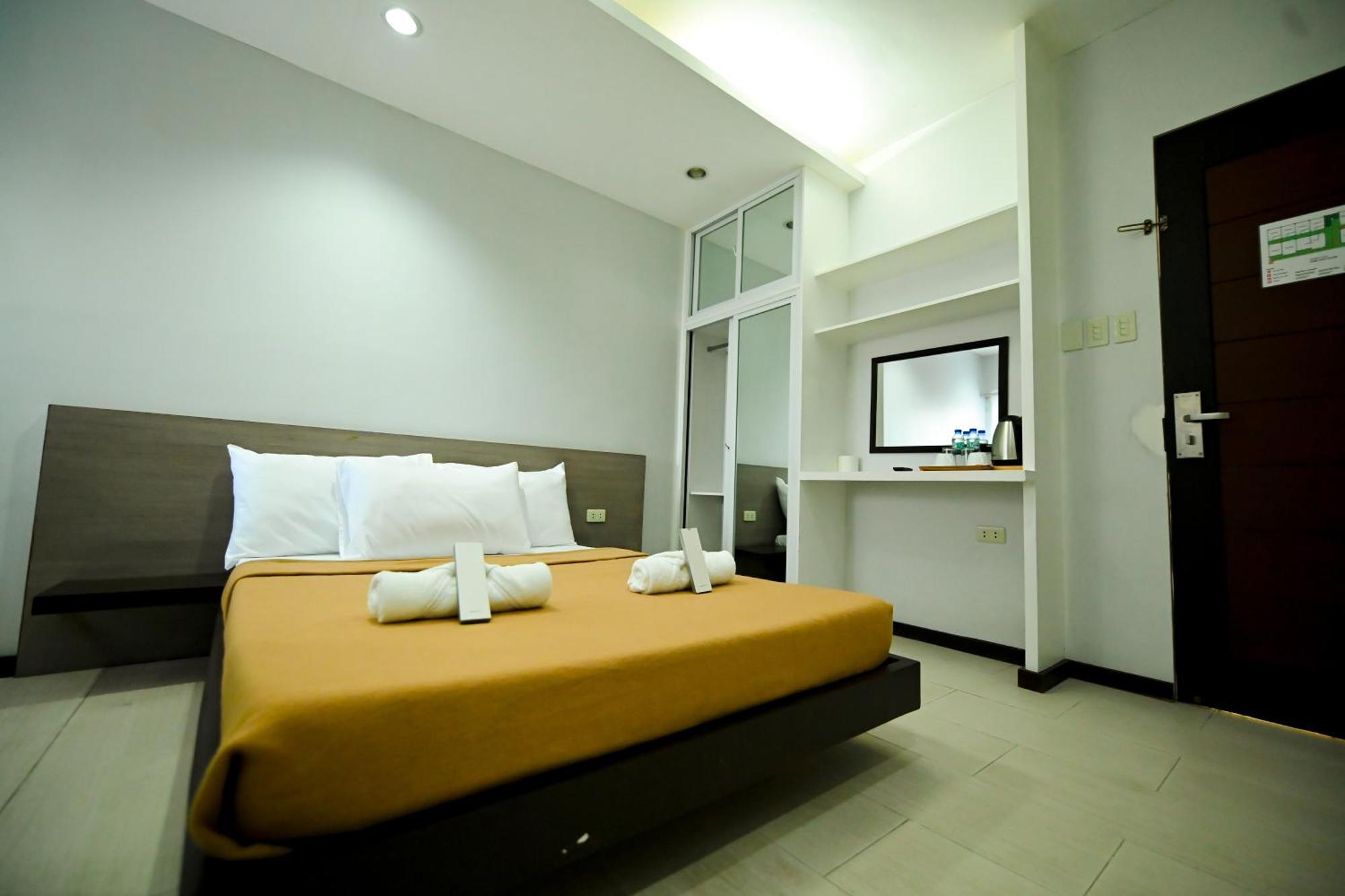 Blue Harbor Hotel Calapan Luaran gambar