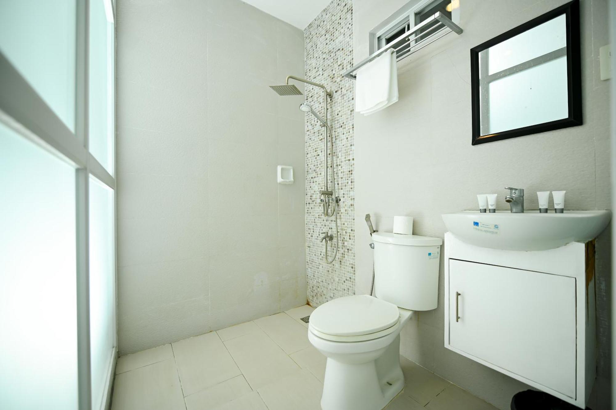 Blue Harbor Hotel Calapan Luaran gambar