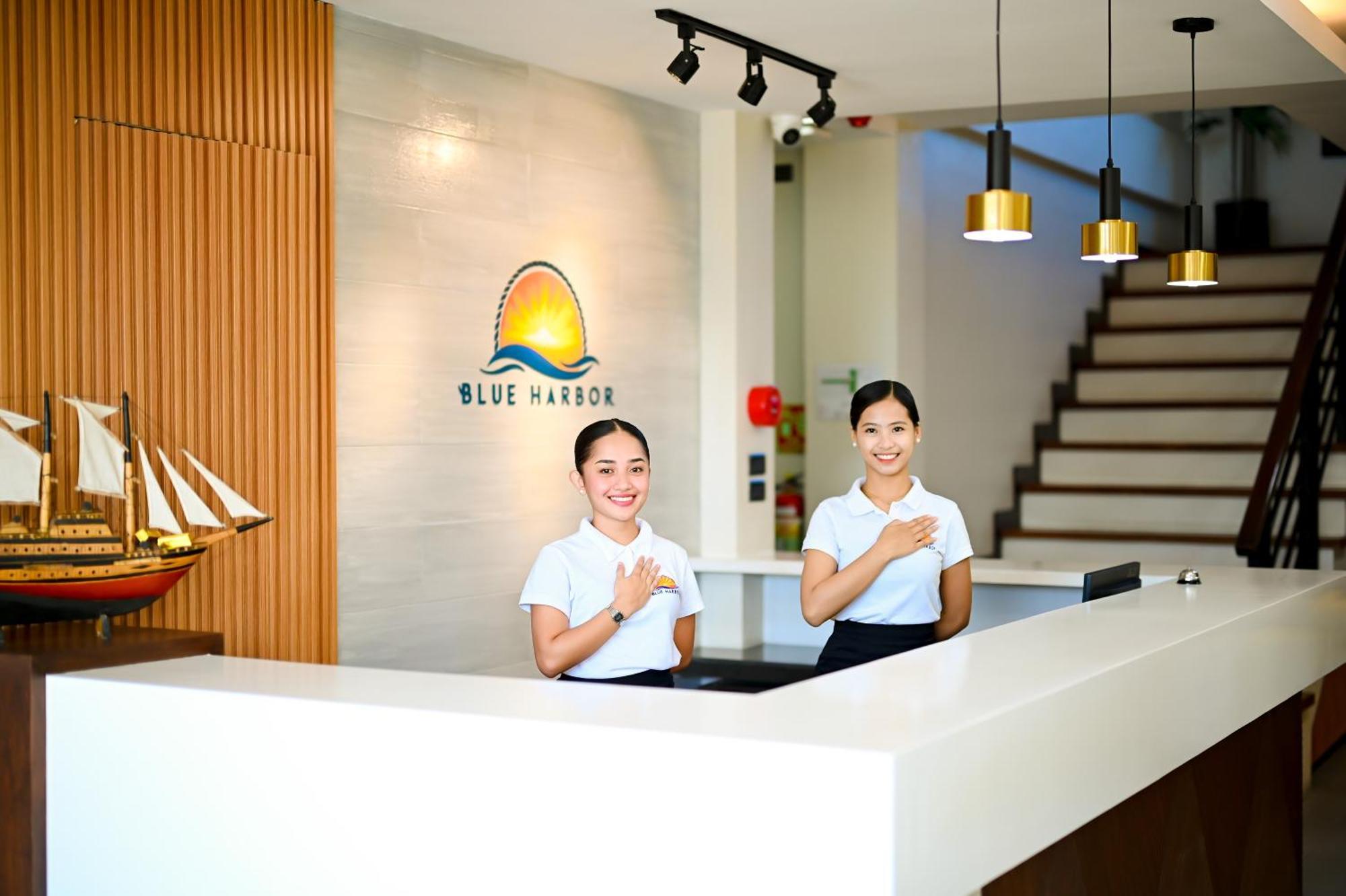 Blue Harbor Hotel Calapan Luaran gambar