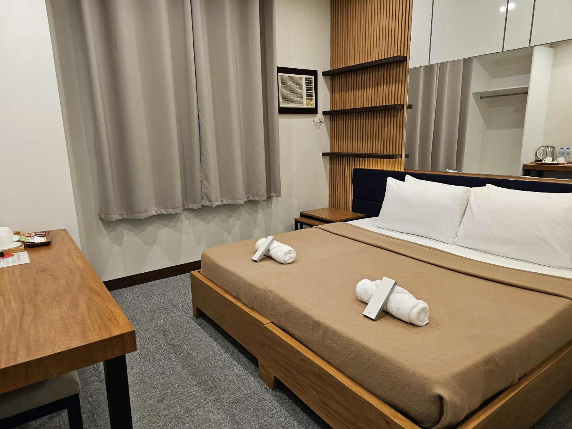 Blue Harbor Hotel Calapan Luaran gambar