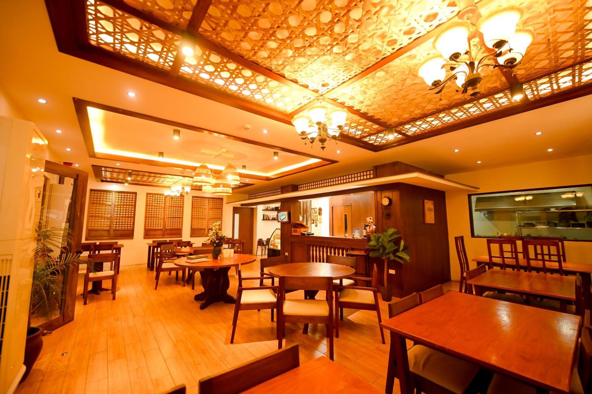 Blue Harbor Hotel Calapan Luaran gambar