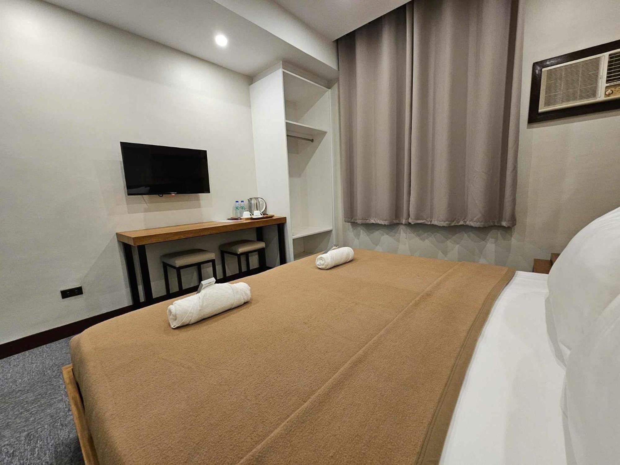 Blue Harbor Hotel Calapan Luaran gambar