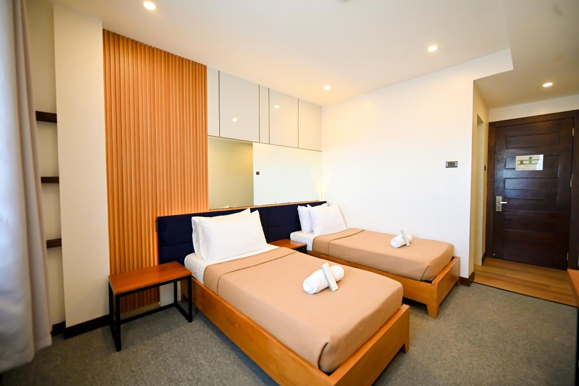 Blue Harbor Hotel Calapan Luaran gambar
