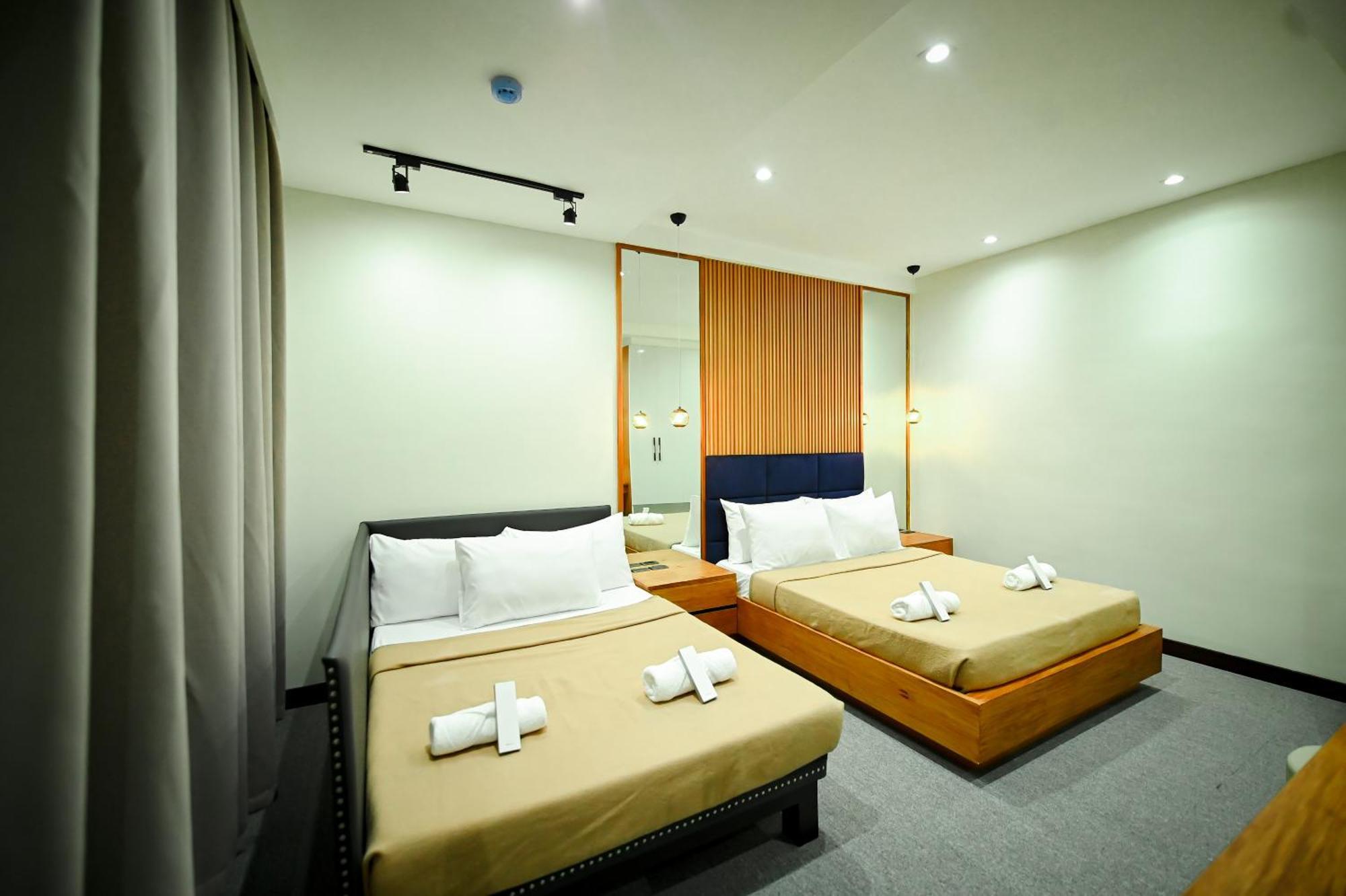 Blue Harbor Hotel Calapan Luaran gambar