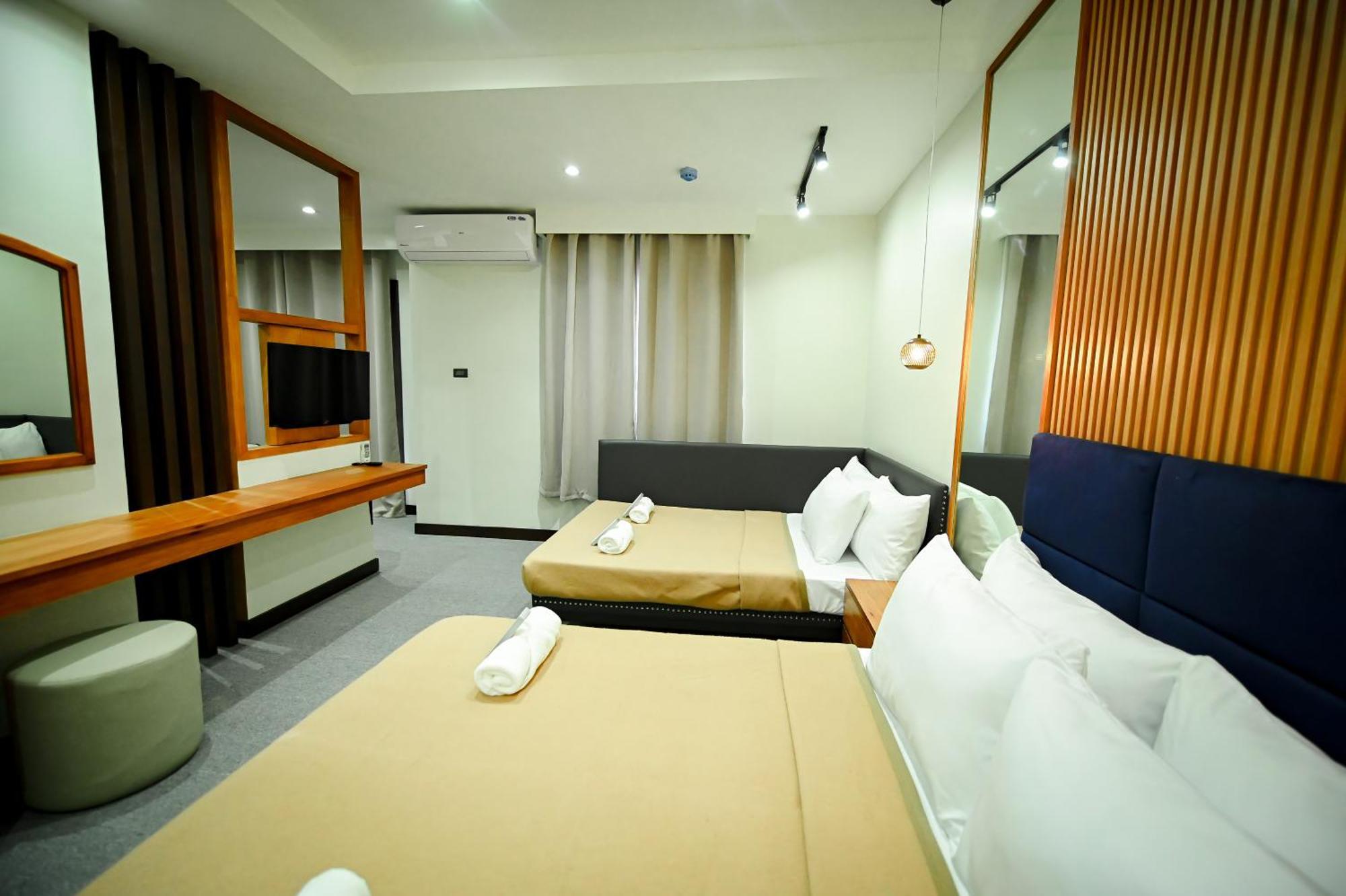 Blue Harbor Hotel Calapan Luaran gambar