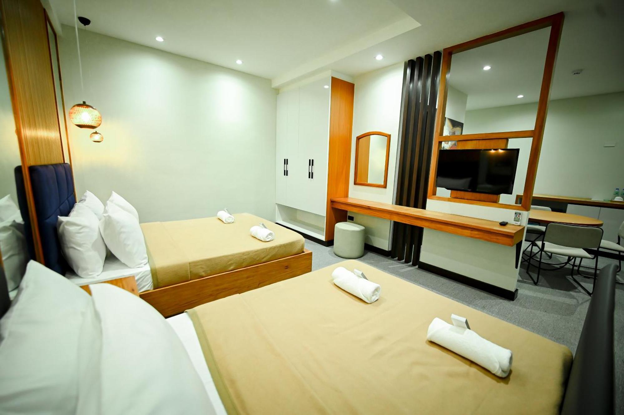 Blue Harbor Hotel Calapan Luaran gambar