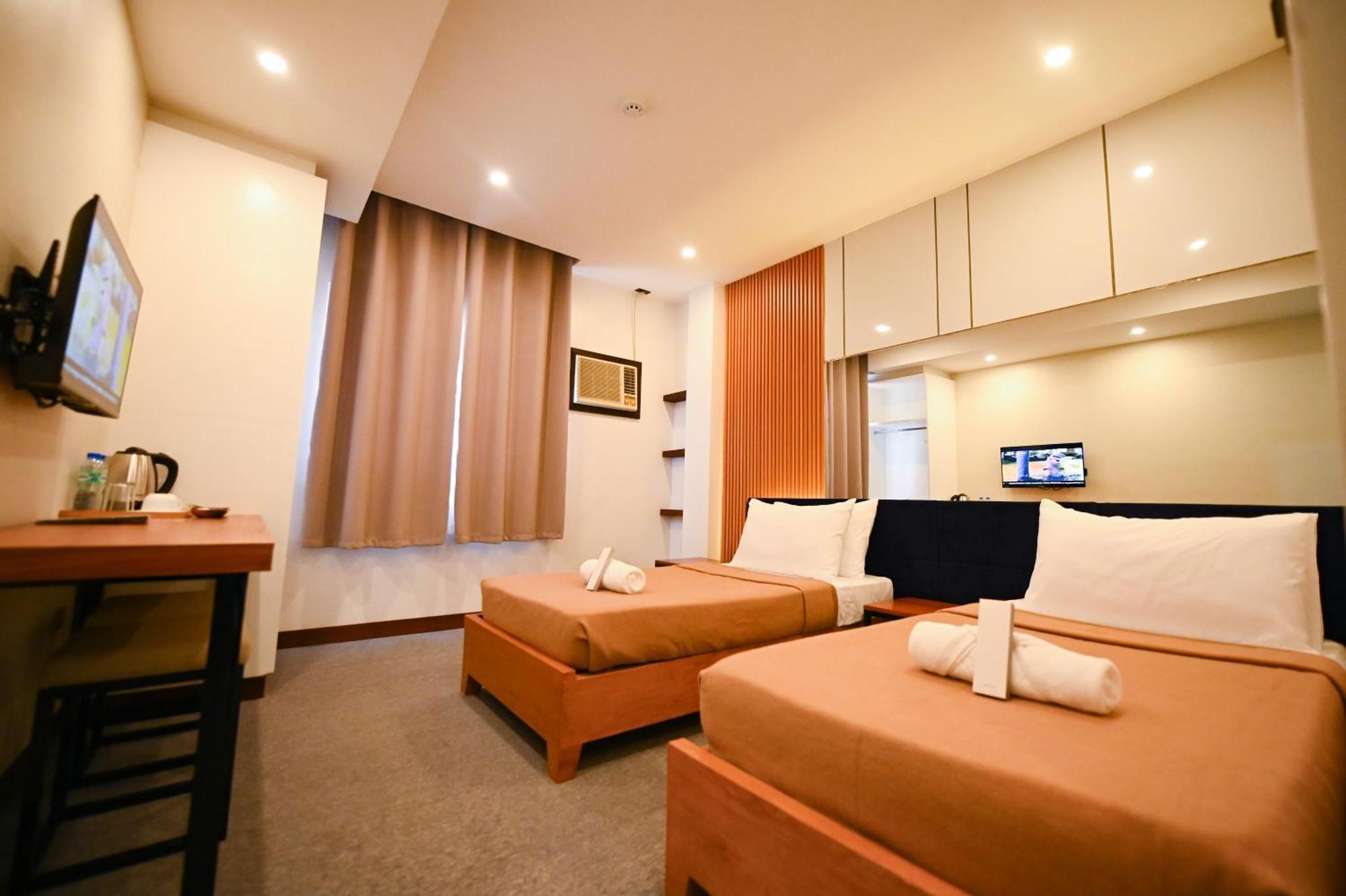 Blue Harbor Hotel Calapan Luaran gambar